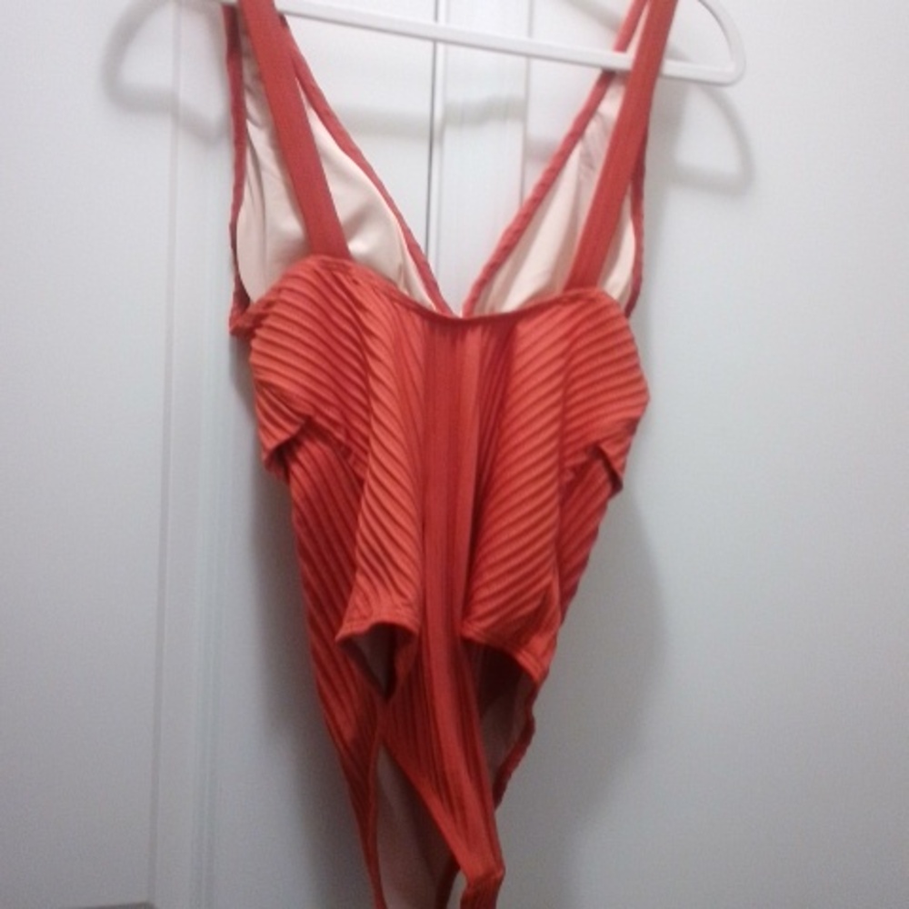 NWT Cupshe Ribbed One-Piece Plunge Ruffled Tummy Swimsuit - Picture 4 of 4